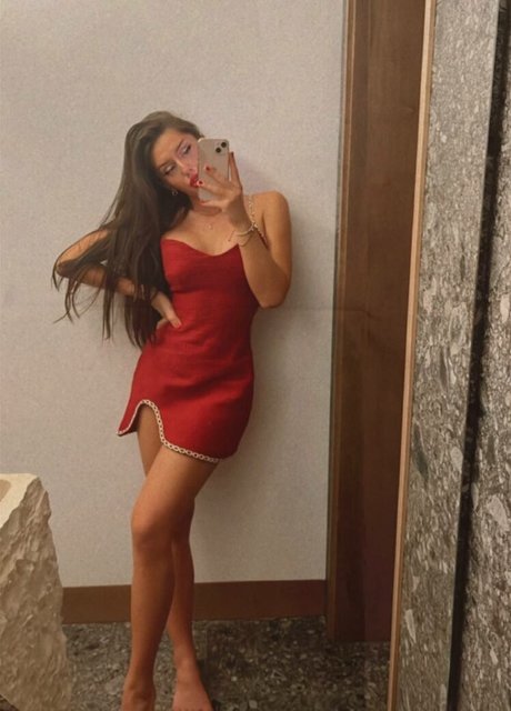 Adalline model perfect pictures