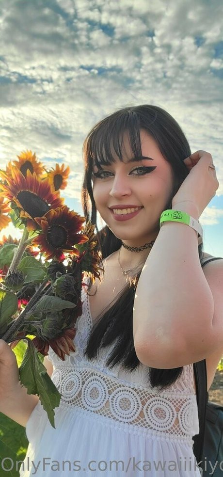 Rue Hernandez sexy actress pictures