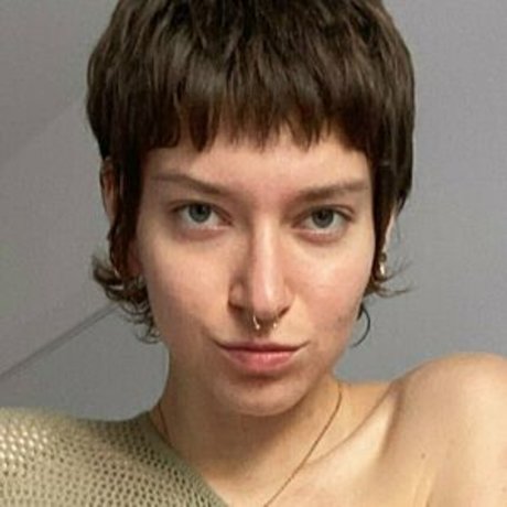 l alicebbgirl l naked actress image