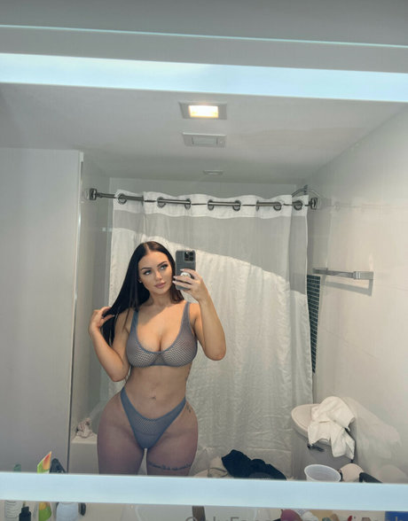 Elizapaige beautiful actress img