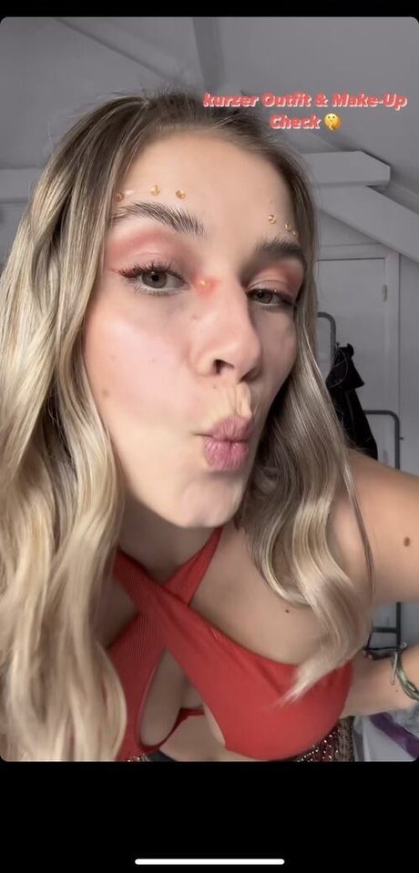 Paula Doeringer star sexy images