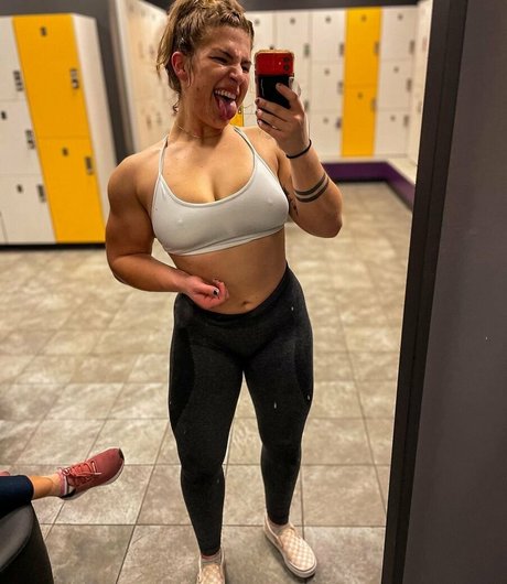 Emily Joel hot star image