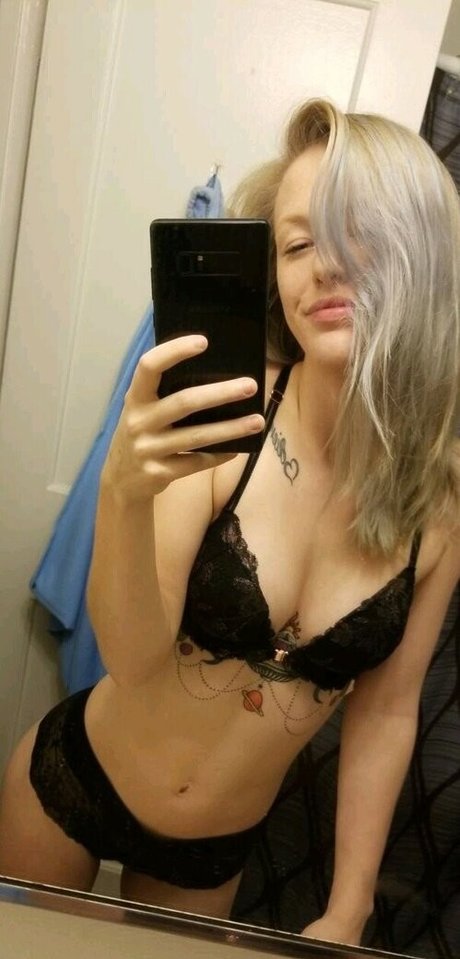 Damnwithaloudham naked pornstar image