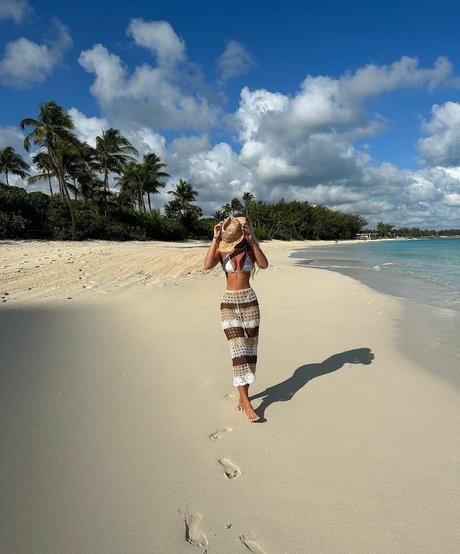 Phoebe Isobel model perfect images