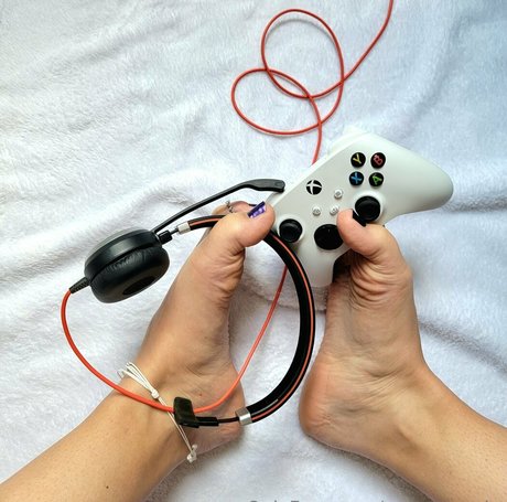 GamertoesKZ adult model img