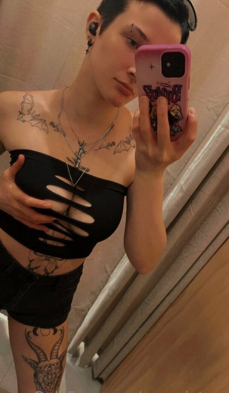 Eve winters naked actress galleries