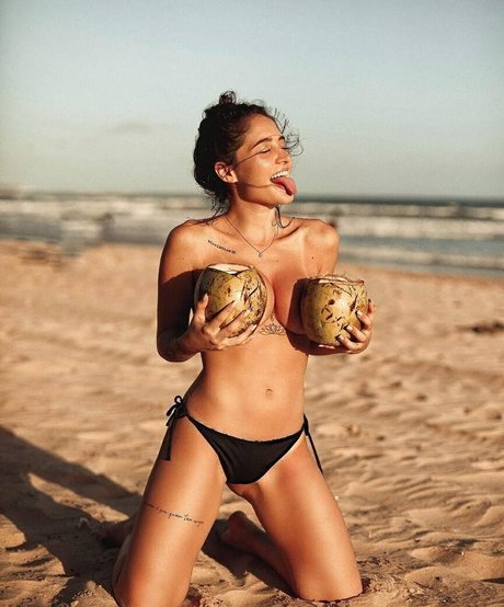 Thaylise Pivato model free pictures