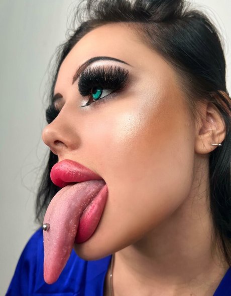 Alison Beth exclusive model image