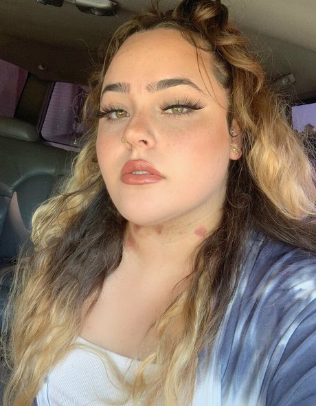 Yumi Analiyah star art archive