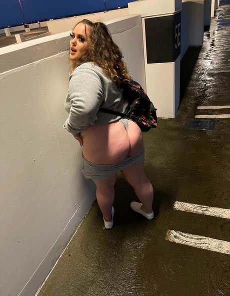 Yumi Analiyah model adult picture