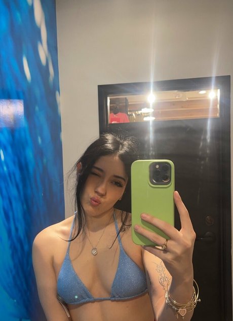 Shilynn Velez exclusive model picture