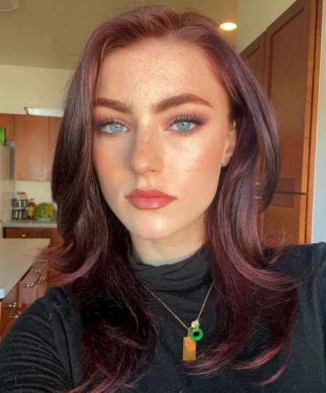 Autumnrosehoney pornstar naked photo