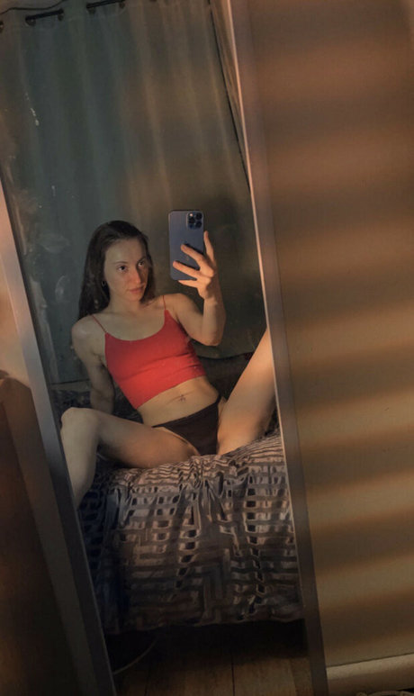 CaitlinThom model erotic picture