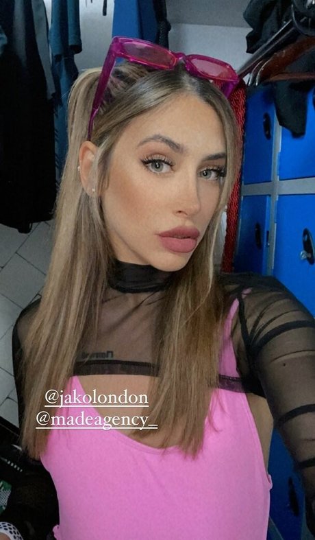 Soph Maria model high quality pictures