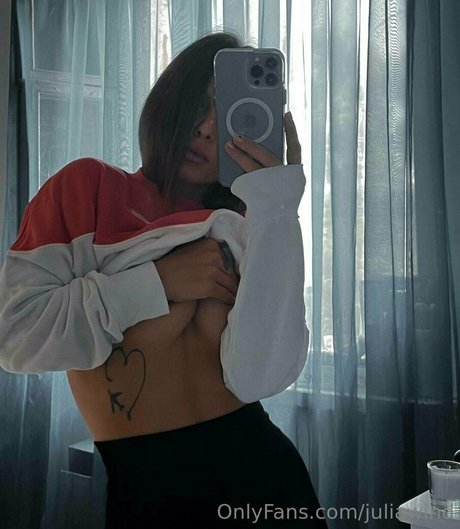 juliawind naked model photo