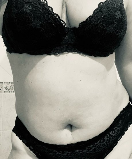 MrsSisiuXXX naked pornstar pic