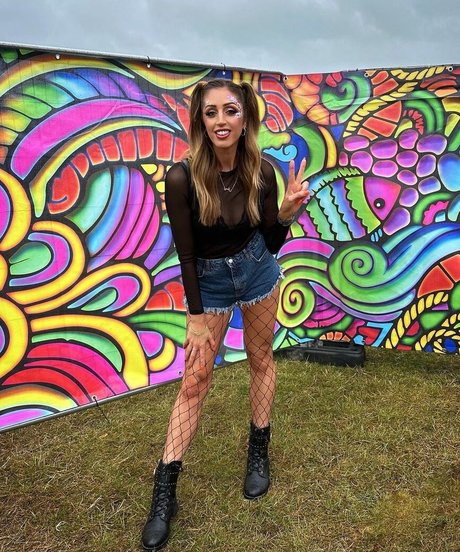 Rezzy Ghadjar hot model images