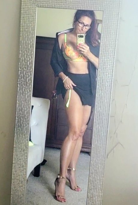 Mandy Majors pornstar naked img