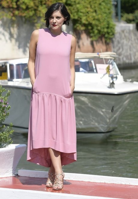 Annabel Scholey nude model gallery