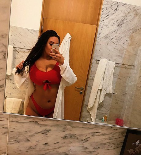 BustyBrunetteS sexy star gallery