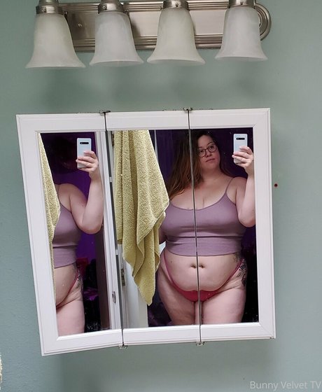 bunnyvelvettvfree top model image