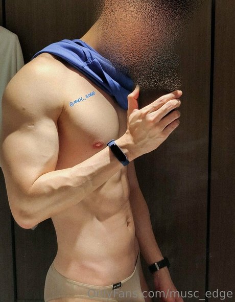 musc edge nude model picture