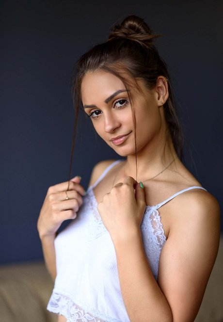 Larissa Flores hot model archive