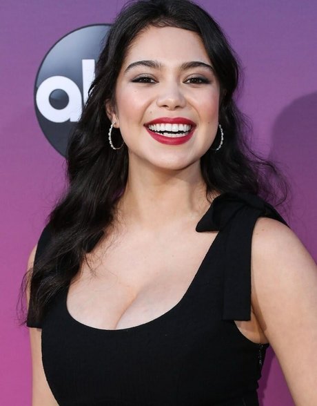 Aulii Cravalho xxx pornstar photo