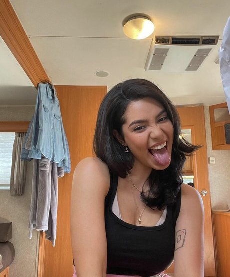 Aulii Cravalho pornstar erotic gallery