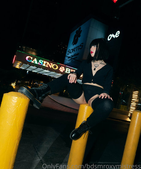 mistressroxybdsm hot model pics