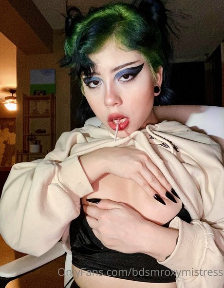 mistressroxybdsm star photos