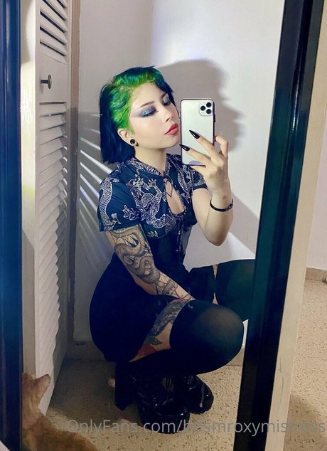 mistressroxybdsm model sex photos