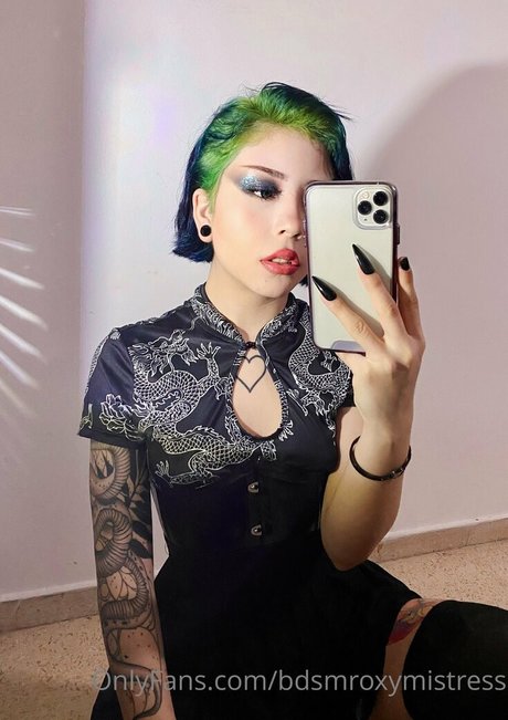 mistressroxybdsm pretty star images