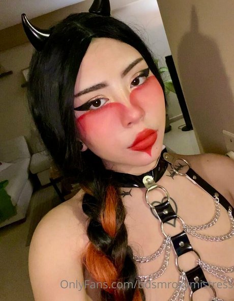 mistressroxybdsm model porn gallery