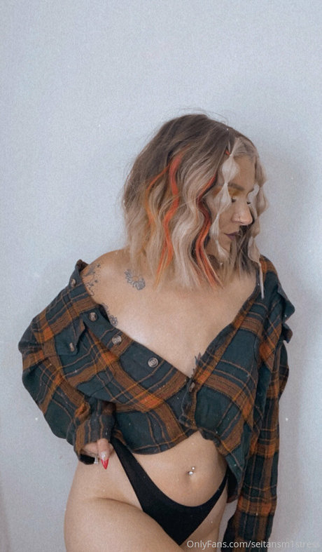 brookes world exclusive model pics