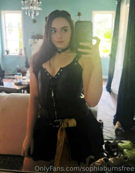 sophiaburnsfree model sexy picture
