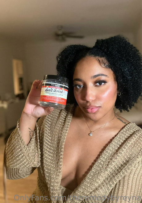 theremedybyreyna model xxx photo