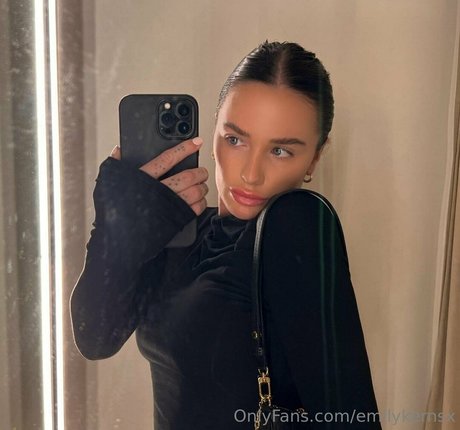 emilykernsx model nude gallery