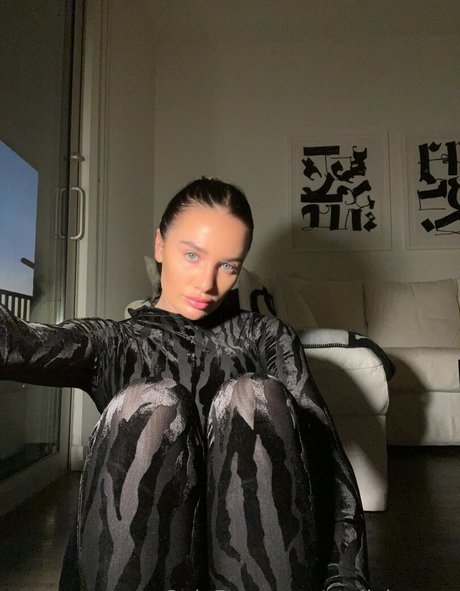 emilykernsx exclusive model gallery