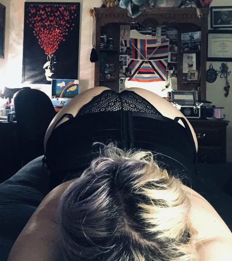 doethebrat star nudes photo