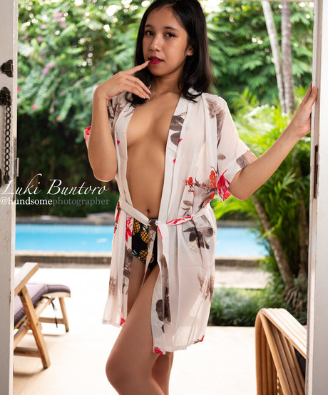 Refeen nude pornstar photo