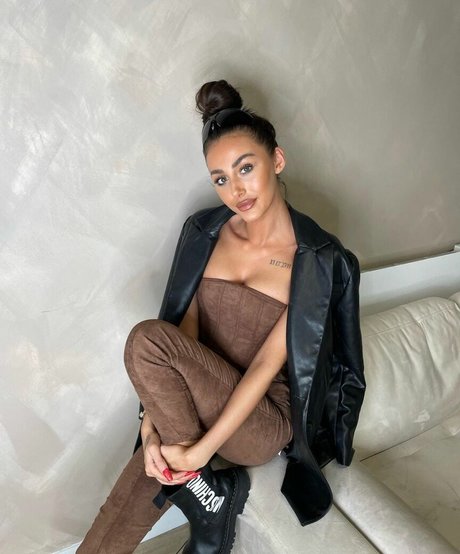 Chloe Veitch Profile pic