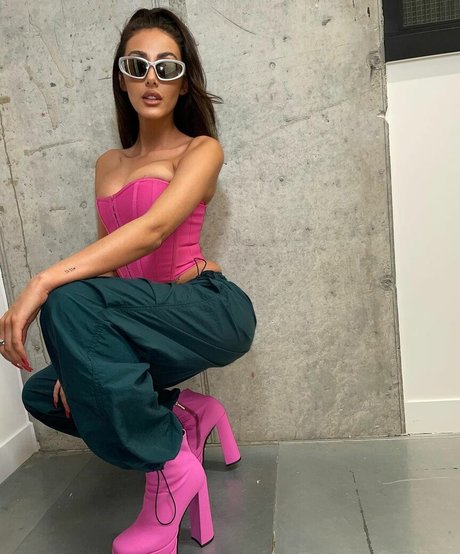 Chloe Veitch star hot photo