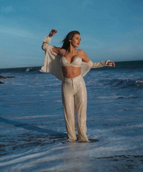 Chloe Veitch star hot pics