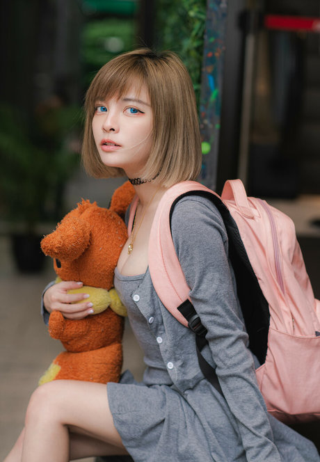 Le Josette model free photo