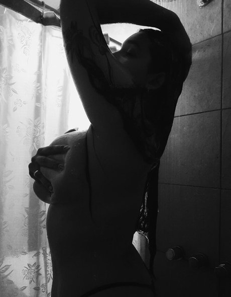 Mile Compodonico pretty model photos