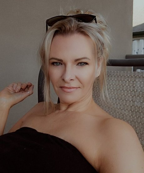 Goddess Kathena hot star image