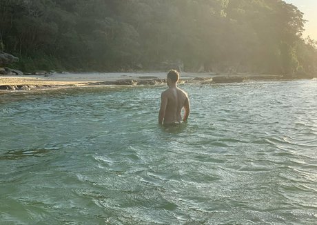 aaronburkexxx naked model img