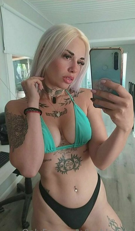 leahlarsen art actress photo