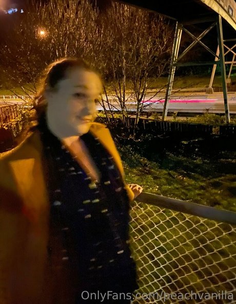 peachvanilla hd model photo